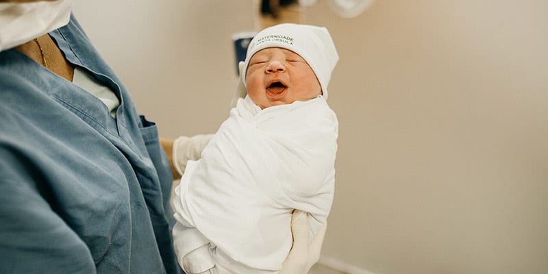 nyfödd bebis